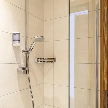 Konukevi Neururer 3*