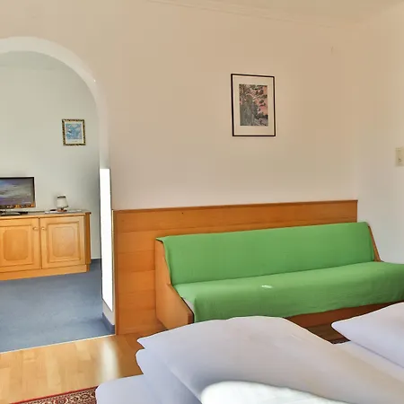 Gæstehus Neururer 3*