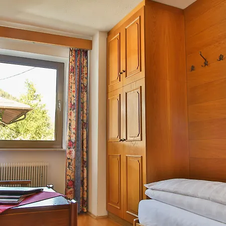 Pensionat Neururer 3*